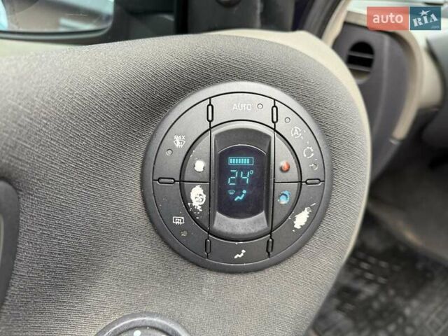 Зелений Рено Еспейс, об'ємом двигуна 2.2 л та пробігом 280 тис. км за 4777 $, фото 26 на Automoto.ua