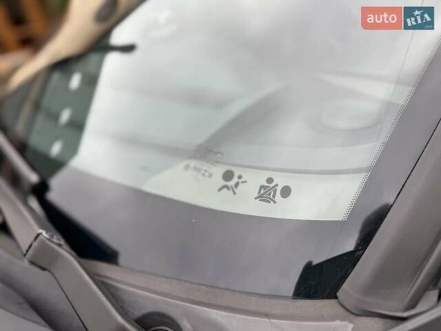 Зелений Рено Еспейс, об'ємом двигуна 2.2 л та пробігом 280 тис. км за 4777 $, фото 29 на Automoto.ua