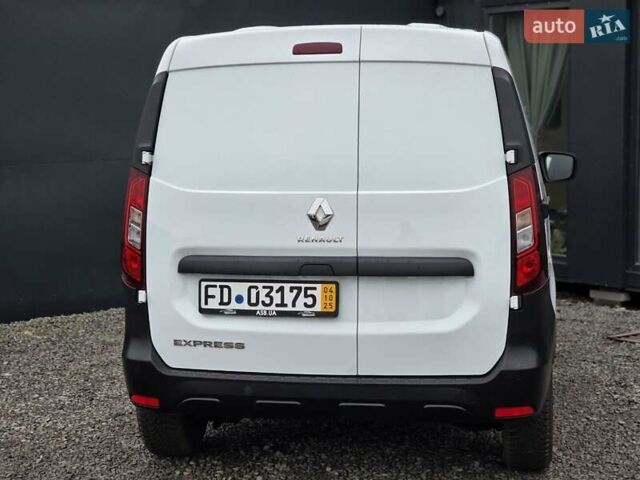 Білий Рено Експрес, об'ємом двигуна 1.5 л та пробігом 49 тис. км за 15999 $, фото 44 на Automoto.ua