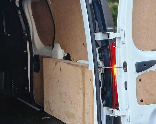 Рено Экспресс 2023 в Дрогобыче на Automoto.ua Белый Рено Экспресс, объемом двигателя 1.46 л и пробегом 52 тыс. км за 13900 $, фото 44 на Automoto.ua