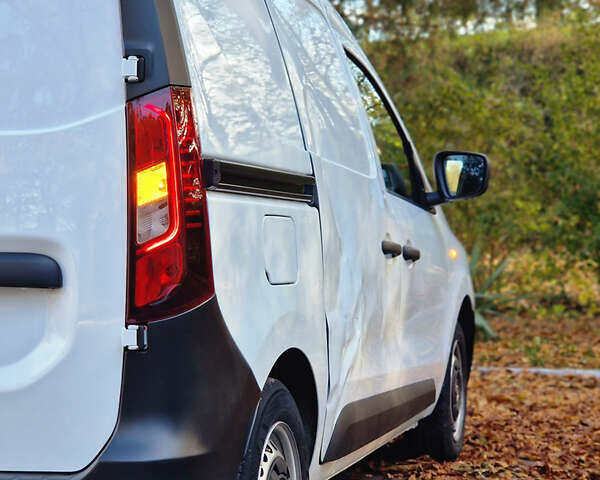 Рено Экспресс 2023 в Дрогобыче на Automoto.ua Белый Рено Экспресс, объемом двигателя 1.46 л и пробегом 52 тыс. км за 13900 $, фото 27 на Automoto.ua