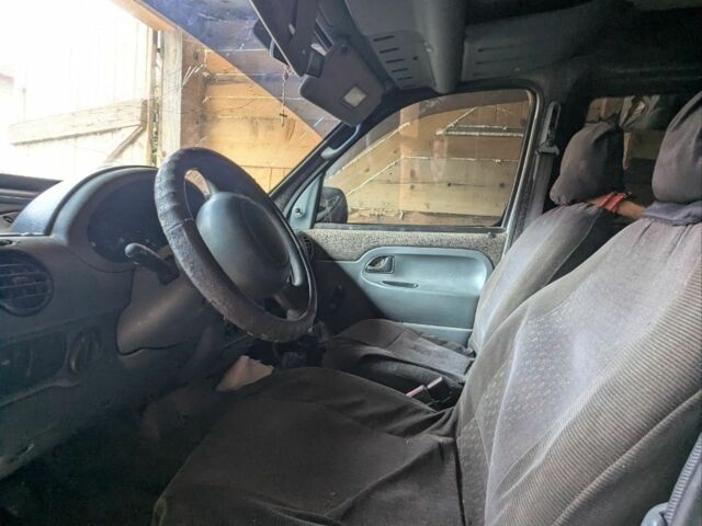 Білий Рено Експрес, об'ємом двигуна 1.9 л та пробігом 300 тис. км за 1200 $, фото 5 на Automoto.ua