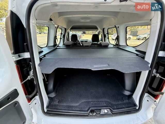 Рено Экспресс 2023 в Одессе на Automoto.ua Белый Рено Экспресс, объемом двигателя 1.46 л и пробегом 57 тыс. км за 9999 $, фото 54 на Automoto.ua