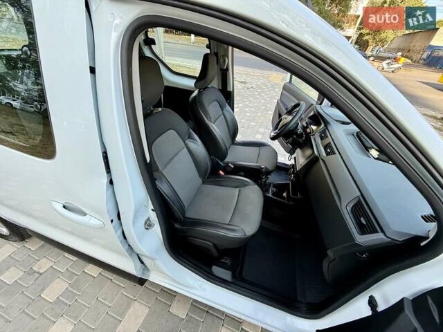 Рено Экспресс 2023 в Одессе на Automoto.ua Белый Рено Экспресс, объемом двигателя 1.46 л и пробегом 57 тыс. км за 9999 $, фото 44 на Automoto.ua