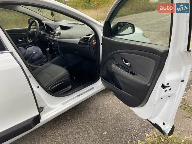 Белый Рено Флюенс, объемом двигателя 1.46 л и пробегом 292 тыс. км за 5350 $, фото 24 на Automoto.ua