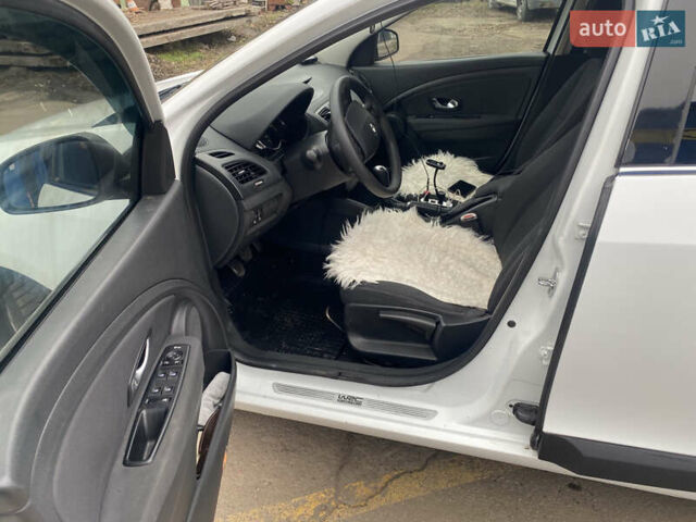 Белый Рено Флюенс, объемом двигателя 1.46 л и пробегом 295 тыс. км за 5600 $, фото 9 на Automoto.ua