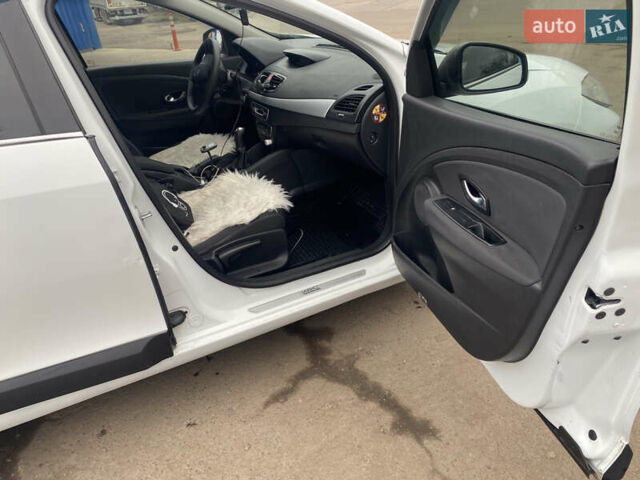 Белый Рено Флюенс, объемом двигателя 1.46 л и пробегом 295 тыс. км за 5600 $, фото 15 на Automoto.ua