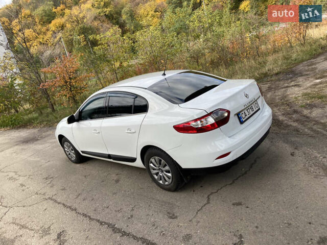 Рено Флюенс 2010 в Киеве на Automoto.ua Белый Рено Флюенс, объемом двигателя 1.5 л и пробегом 290 тыс. км за 5350 $, фото 4 на Automoto.ua