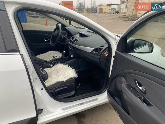 Белый Рено Флюенс, объемом двигателя 1.46 л и пробегом 295 тыс. км за 5600 $, фото 14 на Automoto.ua