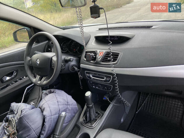 Белый Рено Флюенс, объемом двигателя 1.5 л и пробегом 290 тыс. км за 5400 $, фото 24 на Automoto.ua