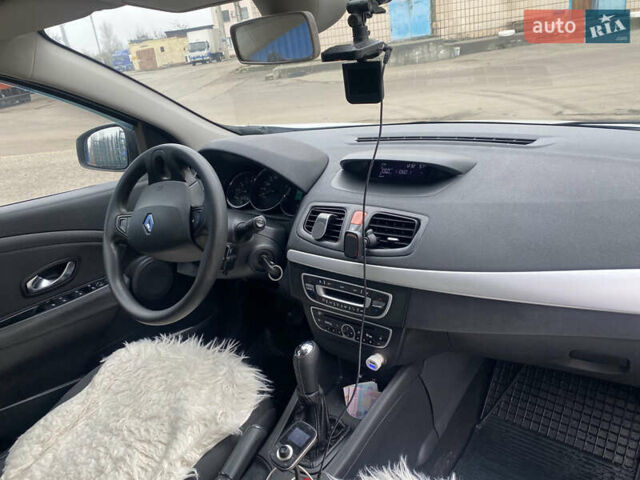 Белый Рено Флюенс, объемом двигателя 1.46 л и пробегом 295 тыс. км за 5600 $, фото 16 на Automoto.ua