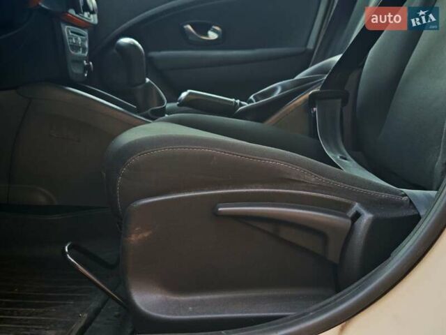 Белый Рено Флюенс, объемом двигателя 1.6 л и пробегом 242 тыс. км за 6100 $, фото 16 на Automoto.ua