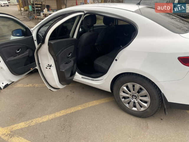 Белый Рено Флюенс, объемом двигателя 1.46 л и пробегом 295 тыс. км за 5600 $, фото 7 на Automoto.ua