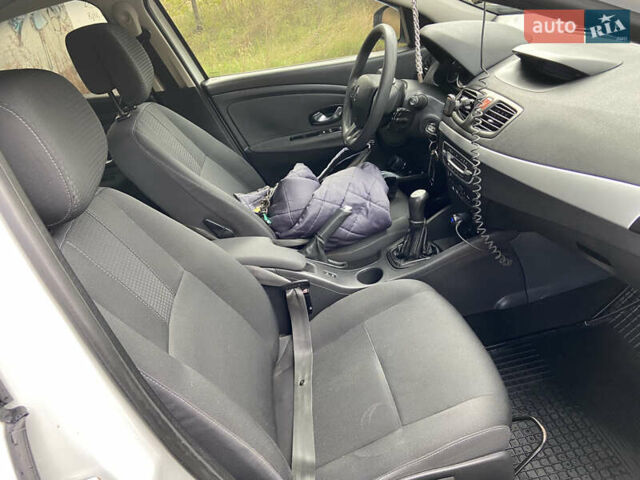 Белый Рено Флюенс, объемом двигателя 1.46 л и пробегом 292 тыс. км за 5350 $, фото 25 на Automoto.ua