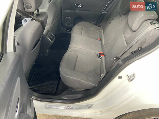 Белый Рено Флюенс, объемом двигателя 1.46 л и пробегом 292 тыс. км за 5350 $, фото 14 на Automoto.ua