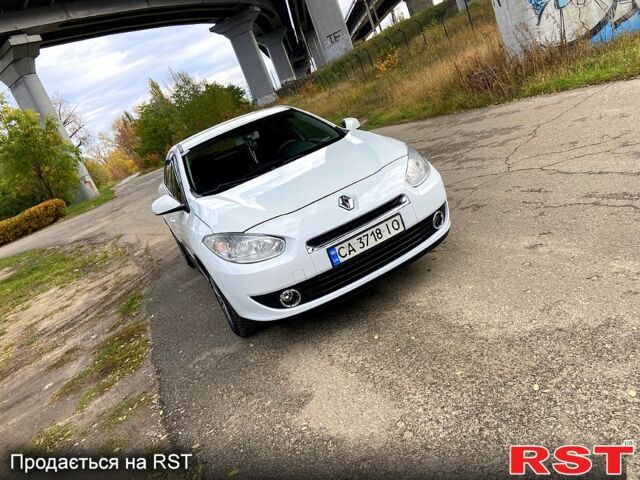 Белый Рено Флюенс, объемом двигателя 1.5 л и пробегом 290 тыс. км за 5350 $, фото 4 на Automoto.ua