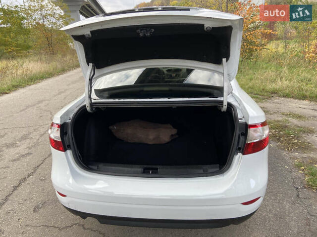 Белый Рено Флюенс, объемом двигателя 1.5 л и пробегом 290 тыс. км за 5400 $, фото 17 на Automoto.ua