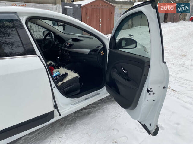 Білий Рено Флюенс, об'ємом двигуна 1.46 л та пробігом 295 тис. км за 5300 $, фото 17 на Automoto.ua