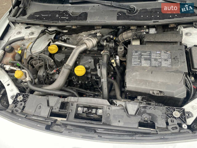 Белый Рено Флюенс, объемом двигателя 1.46 л и пробегом 295 тыс. км за 5600 $, фото 18 на Automoto.ua