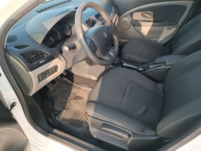 Белый Рено Флюенс, объемом двигателя 1.6 л и пробегом 154 тыс. км за 6700 $, фото 12 на Automoto.ua