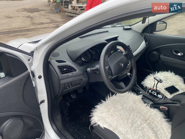 Белый Рено Флюенс, объемом двигателя 1.46 л и пробегом 295 тыс. км за 5600 $, фото 11 на Automoto.ua