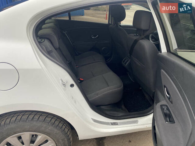 Белый Рено Флюенс, объемом двигателя 1.46 л и пробегом 295 тыс. км за 5600 $, фото 13 на Automoto.ua