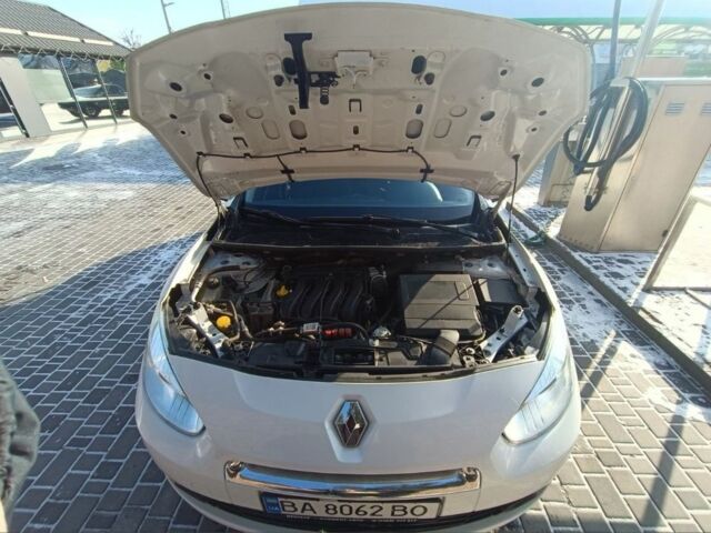 Белый Рено Флюенс, объемом двигателя 1.6 л и пробегом 154 тыс. км за 6700 $, фото 4 на Automoto.ua