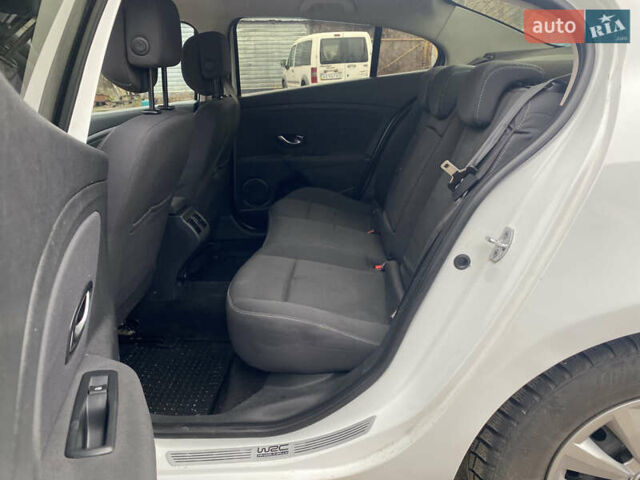 Белый Рено Флюенс, объемом двигателя 1.46 л и пробегом 295 тыс. км за 5600 $, фото 8 на Automoto.ua