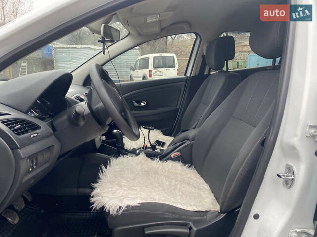 Белый Рено Флюенс, объемом двигателя 1.46 л и пробегом 295 тыс. км за 5600 $, фото 10 на Automoto.ua