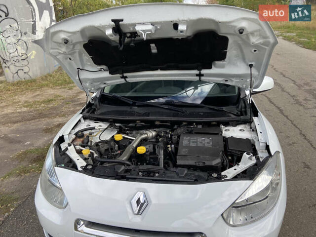Рено Флюенс 2010 в Киеве на Automoto.ua Белый Рено Флюенс, объемом двигателя 1.5 л и пробегом 290 тыс. км за 5350 $, фото 25 на Automoto.ua