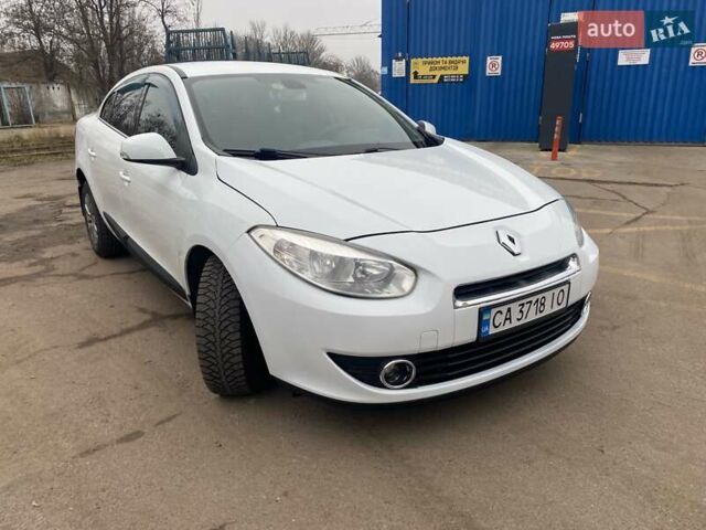 Белый Рено Флюенс, объемом двигателя 1.46 л и пробегом 295 тыс. км за 5600 $, фото 1 на Automoto.ua