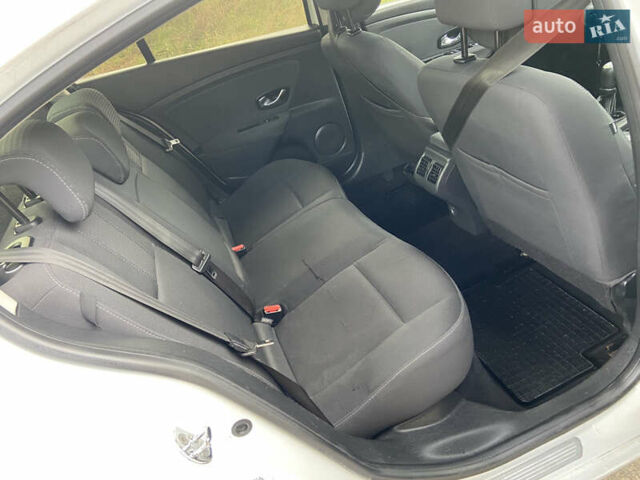 Белый Рено Флюенс, объемом двигателя 1.46 л и пробегом 292 тыс. км за 5350 $, фото 23 на Automoto.ua