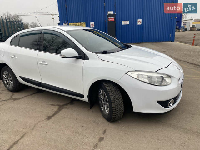 Белый Рено Флюенс, объемом двигателя 1.46 л и пробегом 295 тыс. км за 5600 $, фото 2 на Automoto.ua