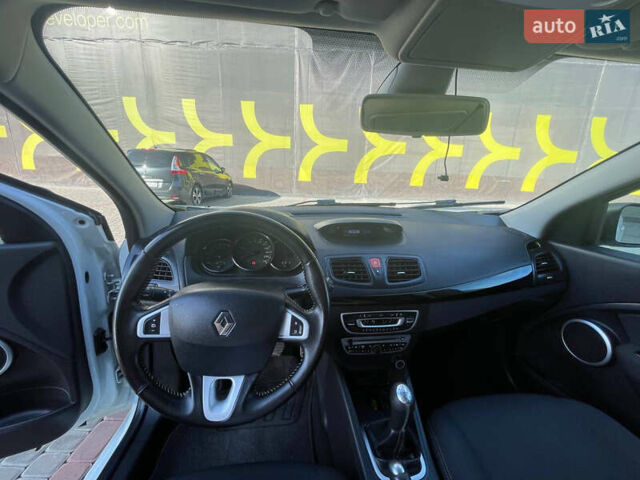 Белый Рено Флюенс, объемом двигателя 1.6 л и пробегом 173 тыс. км за 7200 $, фото 18 на Automoto.ua