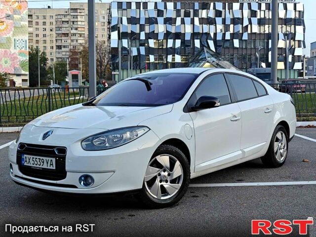 Рено Флюенс 2011 у Харкові на Automoto.ua Білий Рено Флюенс, об'ємом двигуна 0 л та пробігом 120 тис. км за 5500 $, фото 2 на Automoto.ua