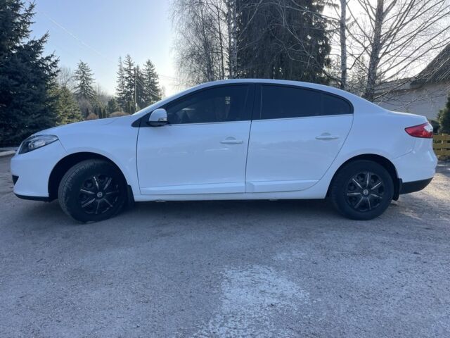 Белый Рено Флюенс, объемом двигателя 1.5 л и пробегом 250 тыс. км за 5100 $, фото 4 на Automoto.ua