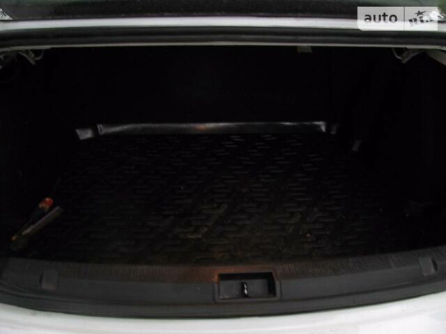 Белый Рено Флюенс, объемом двигателя 1.6 л и пробегом 52 тыс. км за 7300 $, фото 4 на Automoto.ua