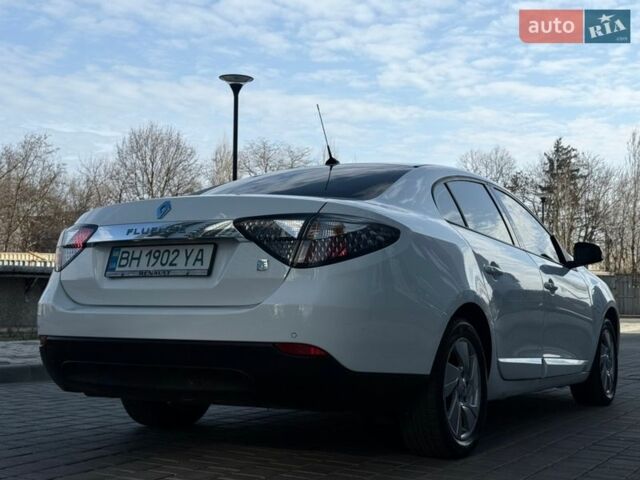 Білий Рено Флюенс, об'ємом двигуна 0 л та пробігом 151 тис. км за 5999 $, фото 8 на Automoto.ua