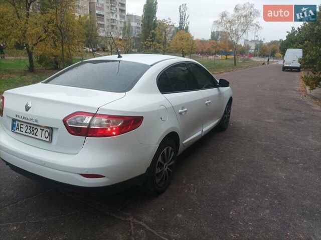 Белый Рено Флюенс, объемом двигателя 1.6 л и пробегом 368 тыс. км за 6000 $, фото 6 на Automoto.ua