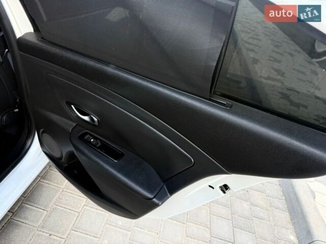 Білий Рено Флюенс, об'ємом двигуна 0 л та пробігом 151 тис. км за 5999 $, фото 65 на Automoto.ua