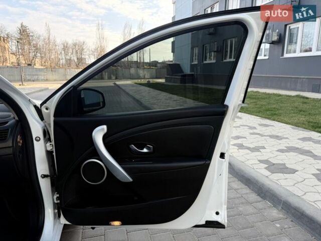 Білий Рено Флюенс, об'ємом двигуна 0 л та пробігом 151 тис. км за 5999 $, фото 51 на Automoto.ua
