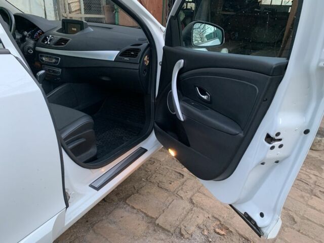 Белый Рено Флюенс, объемом двигателя 0 л и пробегом 90 тыс. км за 3900 $, фото 9 на Automoto.ua