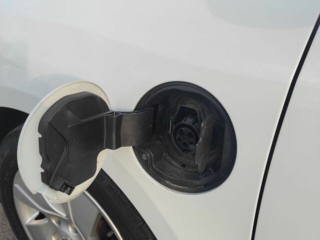 Белый Рено Флюенс, объемом двигателя 0 л и пробегом 110 тыс. км за 4300 $, фото 5 на Automoto.ua