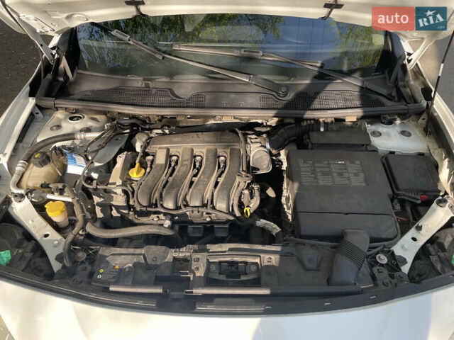 Белый Рено Флюенс, объемом двигателя 1.6 л и пробегом 173 тыс. км за 7200 $, фото 9 на Automoto.ua