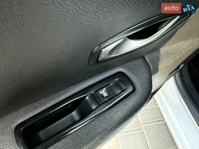 Білий Рено Флюенс, об'ємом двигуна 0 л та пробігом 151 тис. км за 5999 $, фото 74 на Automoto.ua