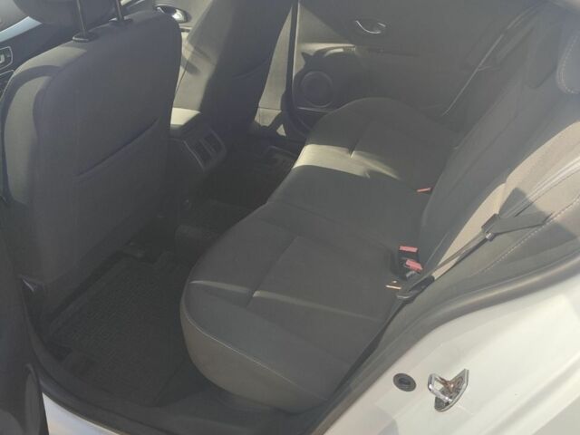 Белый Рено Флюенс, объемом двигателя 1.5 л и пробегом 250 тыс. км за 5500 $, фото 4 на Automoto.ua