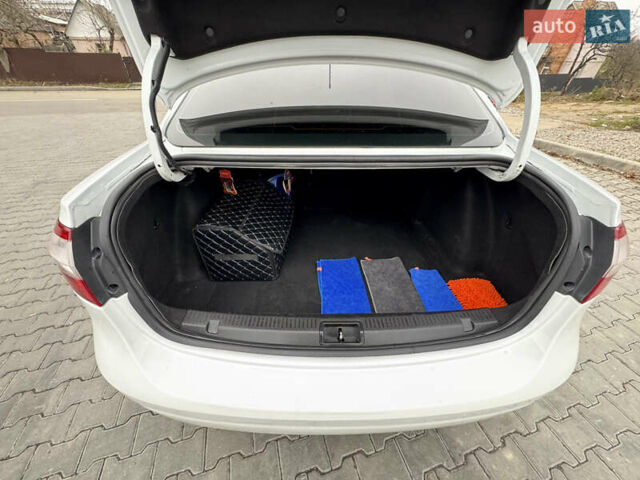 Білий Рено Флюенс, об'ємом двигуна 1.46 л та пробігом 250 тис. км за 6350 $, фото 12 на Automoto.ua