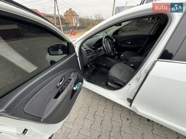 Білий Рено Флюенс, об'ємом двигуна 1.46 л та пробігом 250 тис. км за 6350 $, фото 9 на Automoto.ua