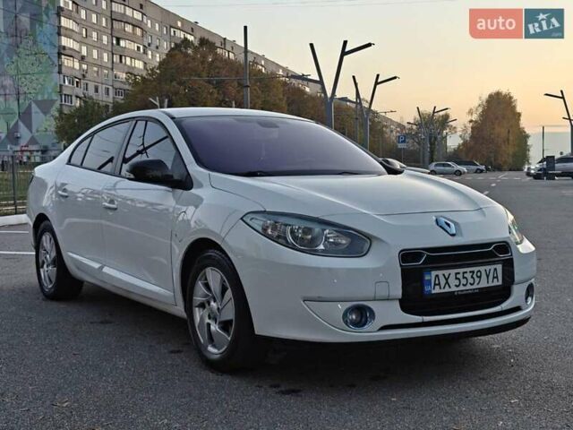 Рено Флюенс 2011 в Харькове на Automoto.ua Белый Рено Флюенс, объемом двигателя 0 л и пробегом 120 тыс. км за 5500 $, фото 1 на Automoto.ua