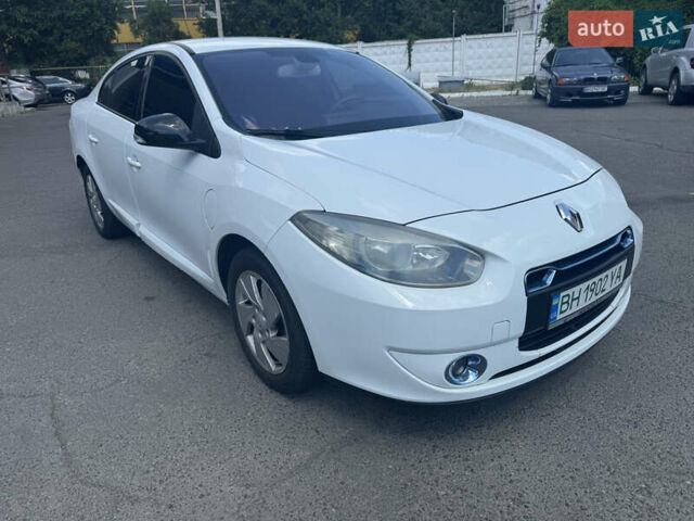Білий Рено Флюенс, об'ємом двигуна 0 л та пробігом 150 тис. км за 4900 $, фото 2 на Automoto.ua